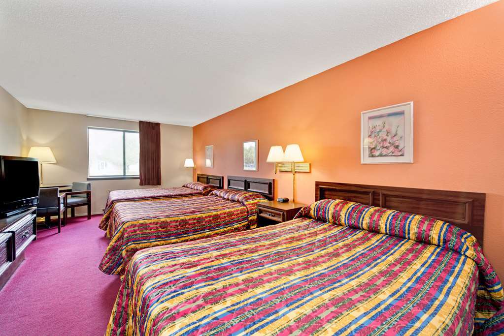 Super 8 By Wyndham Hotel